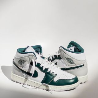 Air Jordan 1 Mid Oxidized Green (GS) tyto tenisky jsou v jedinečném barevném provedení “Oxidized” stejně jako jejich další...