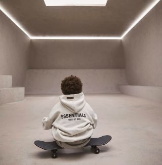 Na e-shopu jsme doskladnili většinu mikin / triček od značky FEAR OF GOD (ESSENTIALS) tento dlouho očekávaný drop jste...