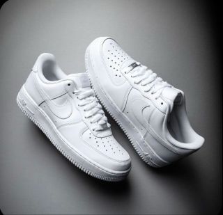 Klasické, nikdy nestárnoucí “Nike Air Force Triple White” tyto tenisky na našem webu nalezneš za tu nejlepší cenu ve všech...